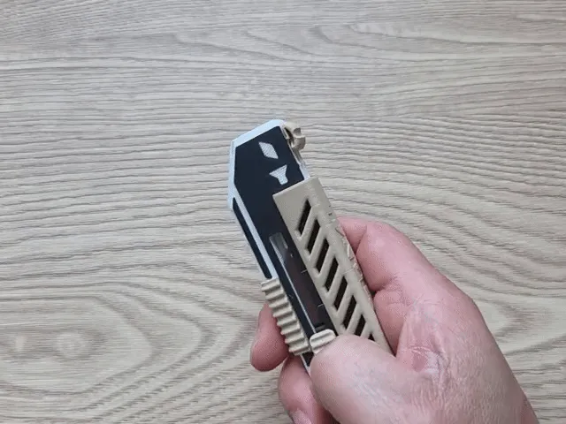 Utility Knife with Scraper Mode view 2