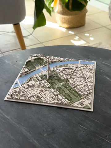 Figura decorativa: Eiffel Tower — vista de referencia 2