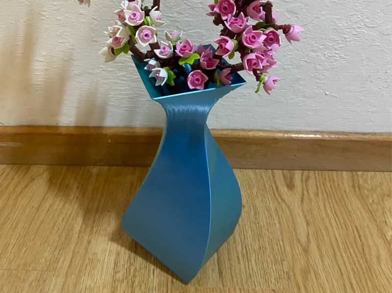 Minimalistic Vase (Free to sell)