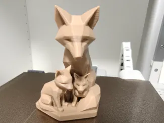 Fuchs Statue mit Kindern