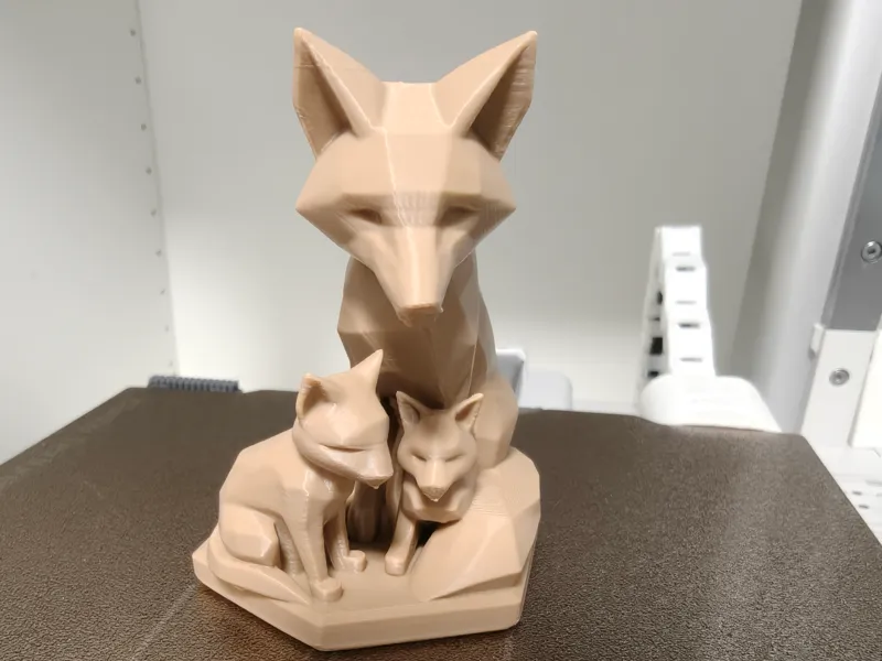 Fuchs Statue mit Kindern