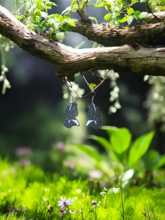 Alice in wonderland earrings