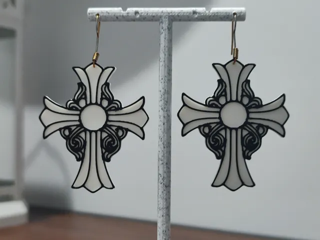 Aretes Relicario del Trono
