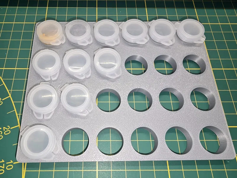 Internal box support for paint pots.