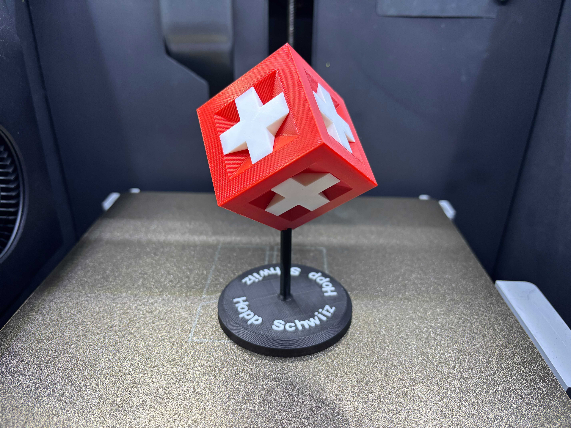 Dekorationswürfel mit Schweizer Kreuz