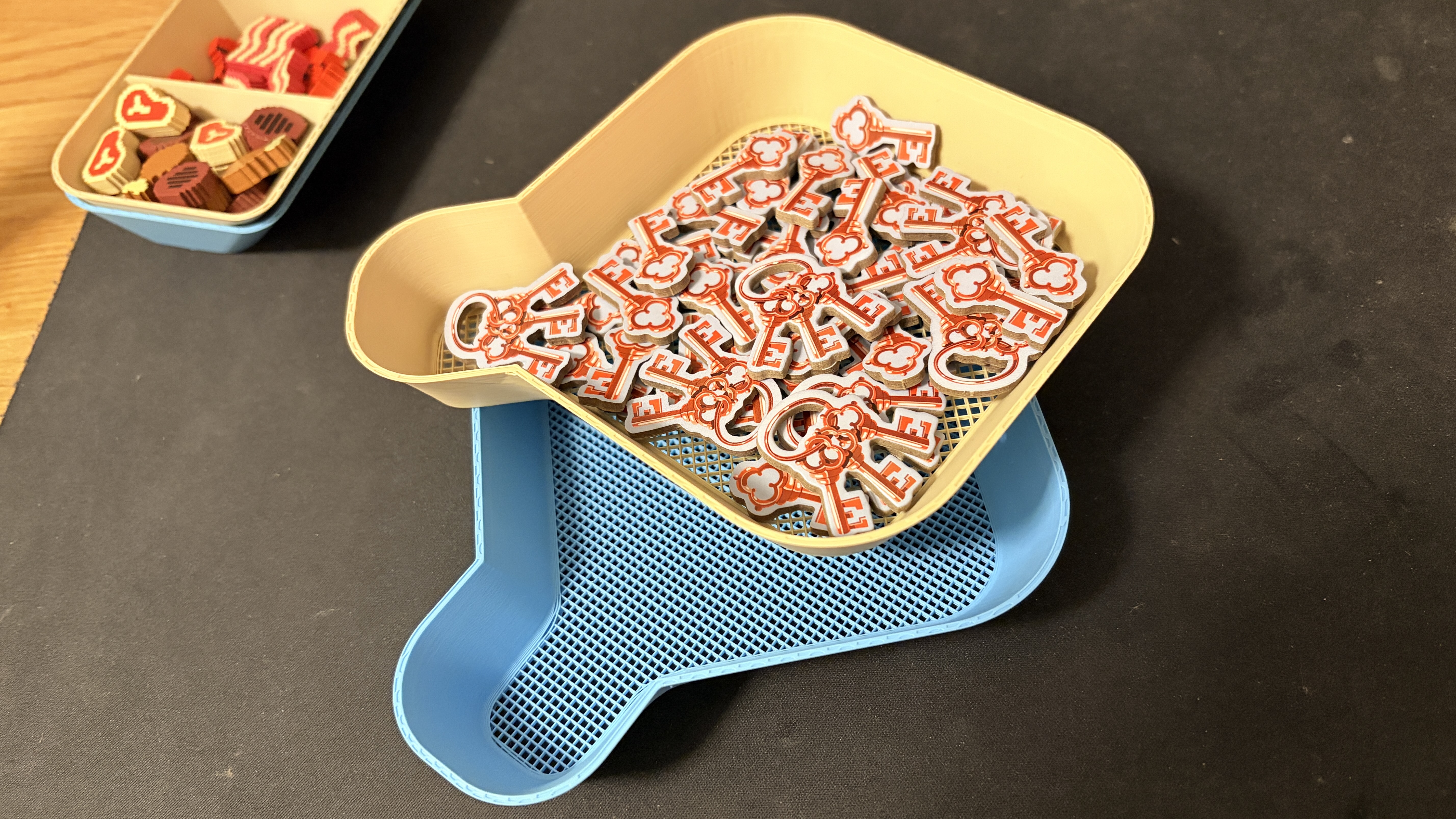 Miniatura 1 do modelo 3D Stackable Boardgame and toy bricks trays