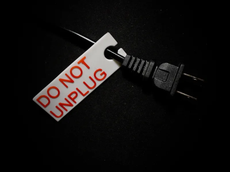 (do not unplug) cable tag