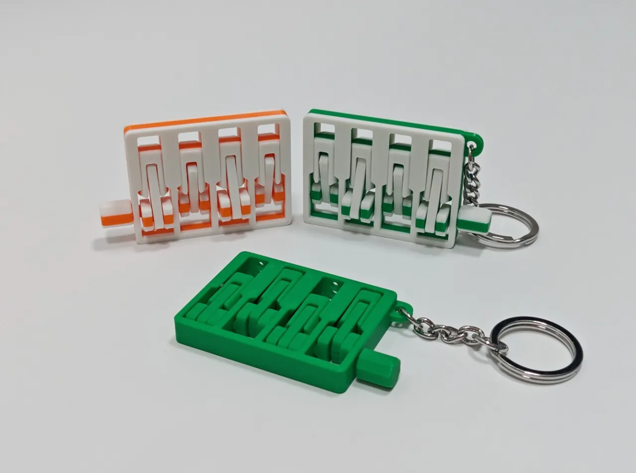 可动引擎钥匙扣 Articulated Engine Keychain view 3