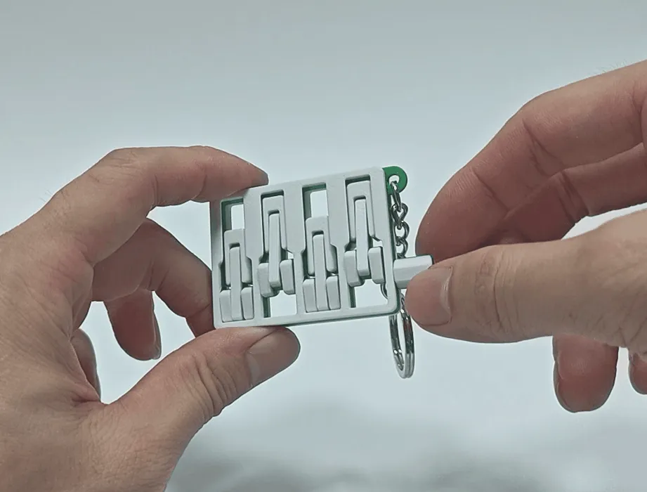 可动引擎钥匙扣 Articulated Engine Keychain view 2