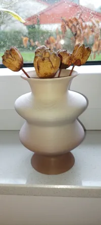 Vase aux courbes fluides — photo 2