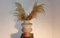 Vase aux courbes fluides — photo 1