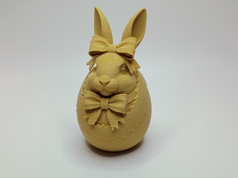 Eleganter Osterhase im Ei fuer festliche Dekoideen