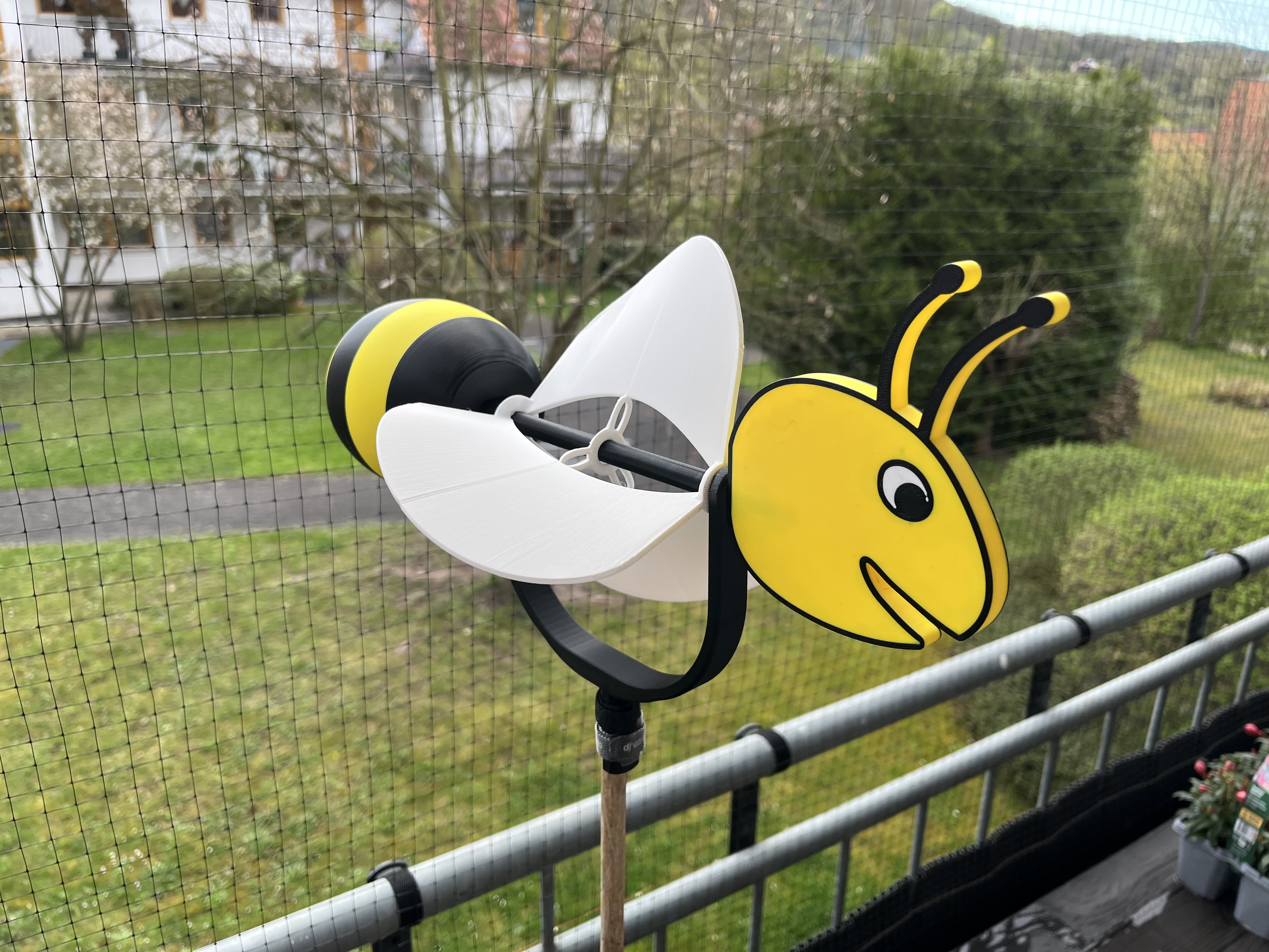 Miniatura 2 do modelo 3D Biene als Windrad 