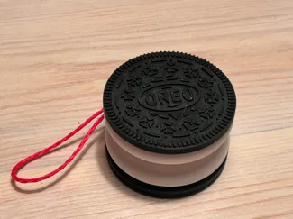 Yo-Yo im Oreo Look