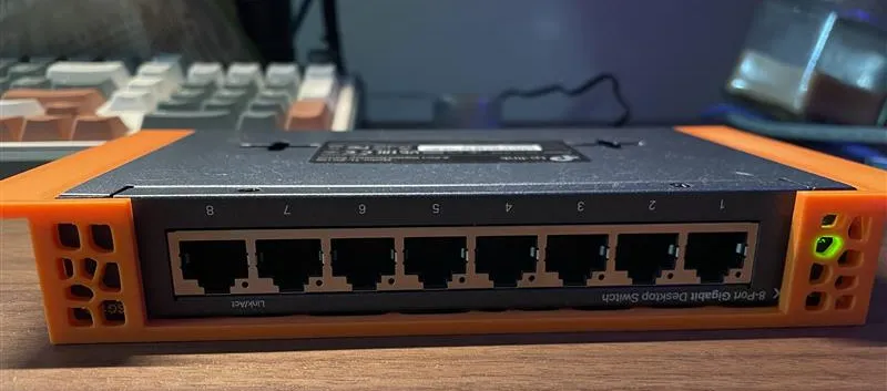 TP-Link TL-SG108 Mounting case