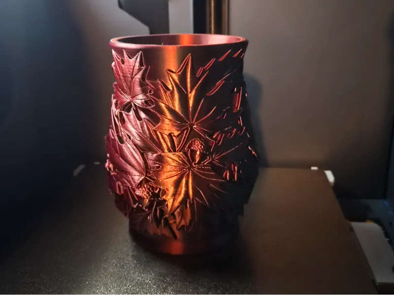 Vase surrounded in Maple leaf 