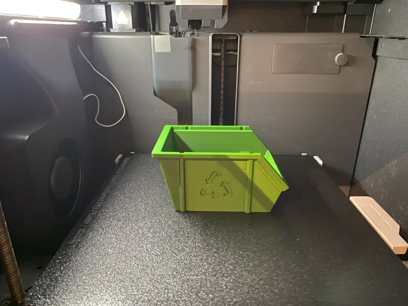 Stackable trash bin