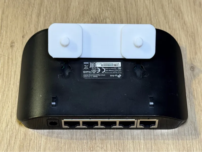 Skadis Mounting Bracket TP-Link 5-Port Switch