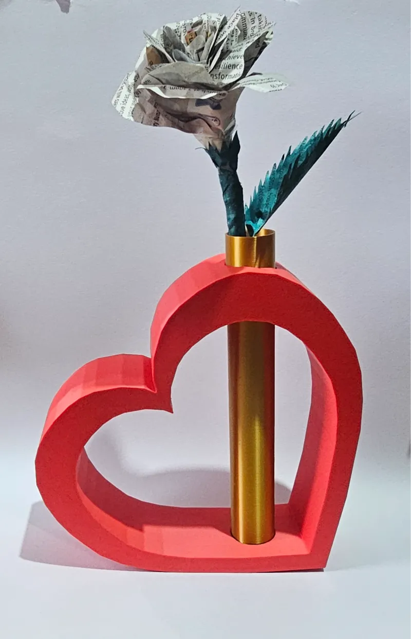Valentine Heart Vase! 2 Plates! No AMS!