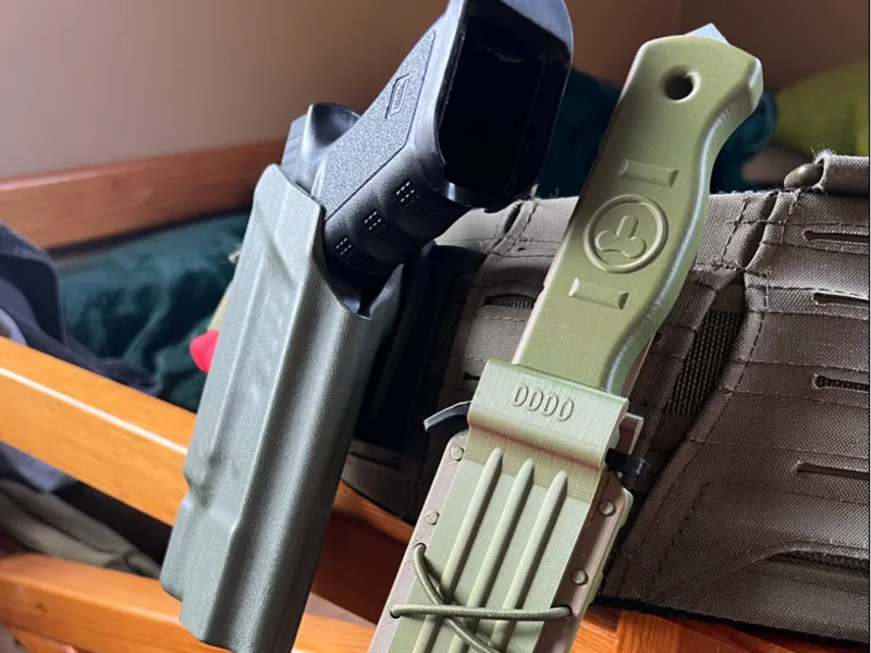 Airsoft tactical safety knife with sheath molle.