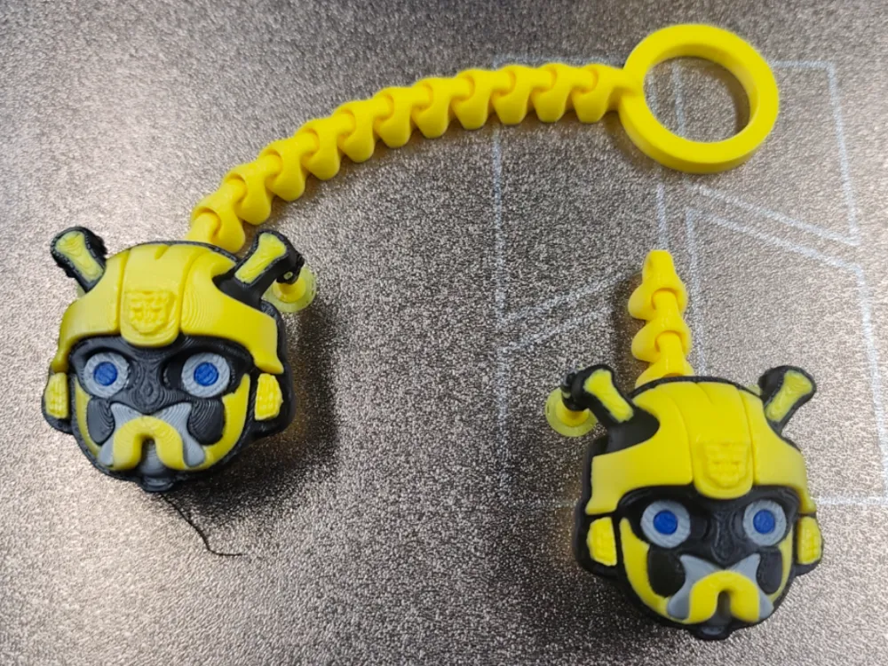 Llavero: Fidget Yellow Bugbot Flexi – Fidget & Keychain. Referencia del modelo original.