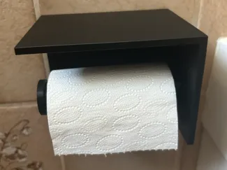 Toilettenpapierhalterung mit Auflage