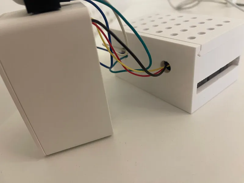 Breadboard microcontroller case with lid