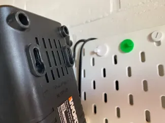 Skadis compatible - Worx charger support