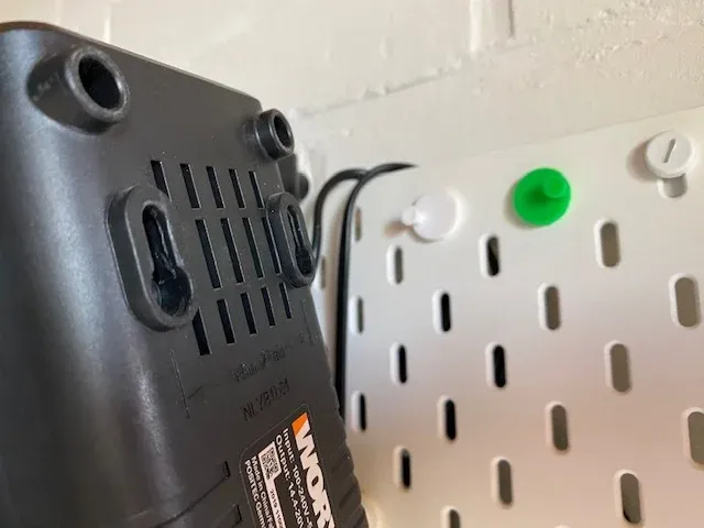 Skadis compatible - Worx charger support