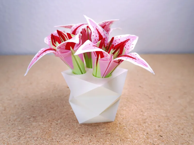 Origami Lilies with Vase.3mf