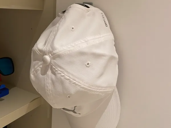 Crochet porte-casquette
