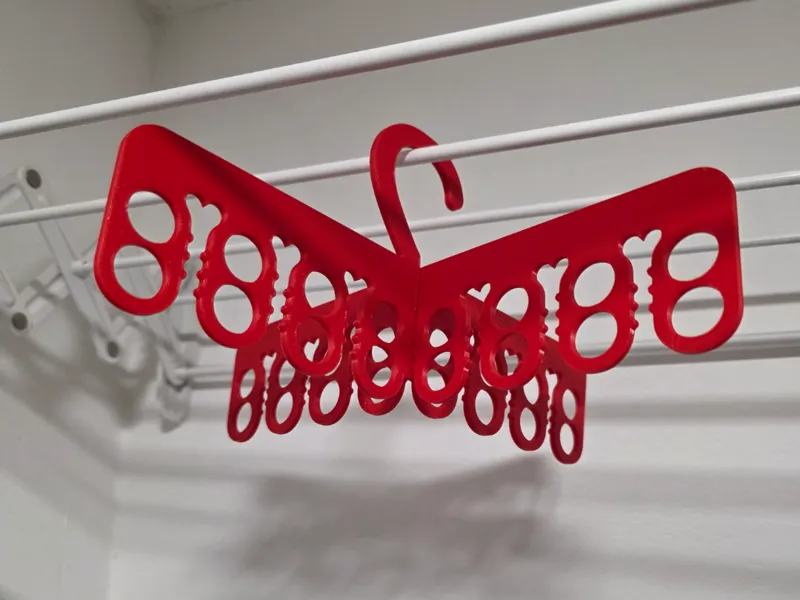Hanger with 12 hooks (Věšák s 12 úchyty)
