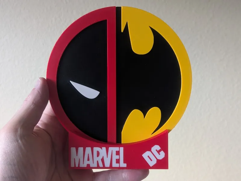 Deadpool - Batman Emblem + Stand