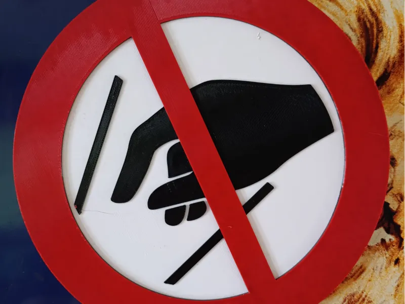 Hineinfassen verboten (ISO 7010)