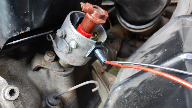 Fiat 126 and 500 Ignition distributor cable grommet for electronic ignition.
