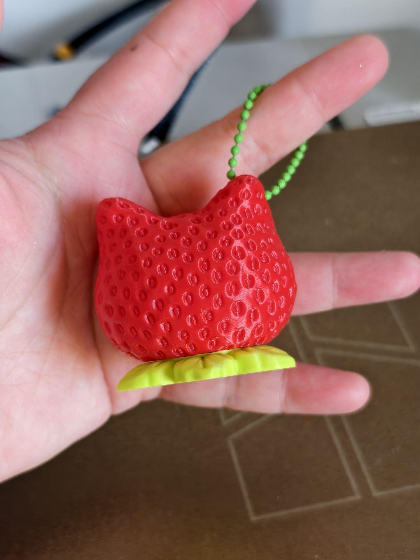 Miniatura 2 do modelo 3D 可爱草莓猫猫头挂件拆件