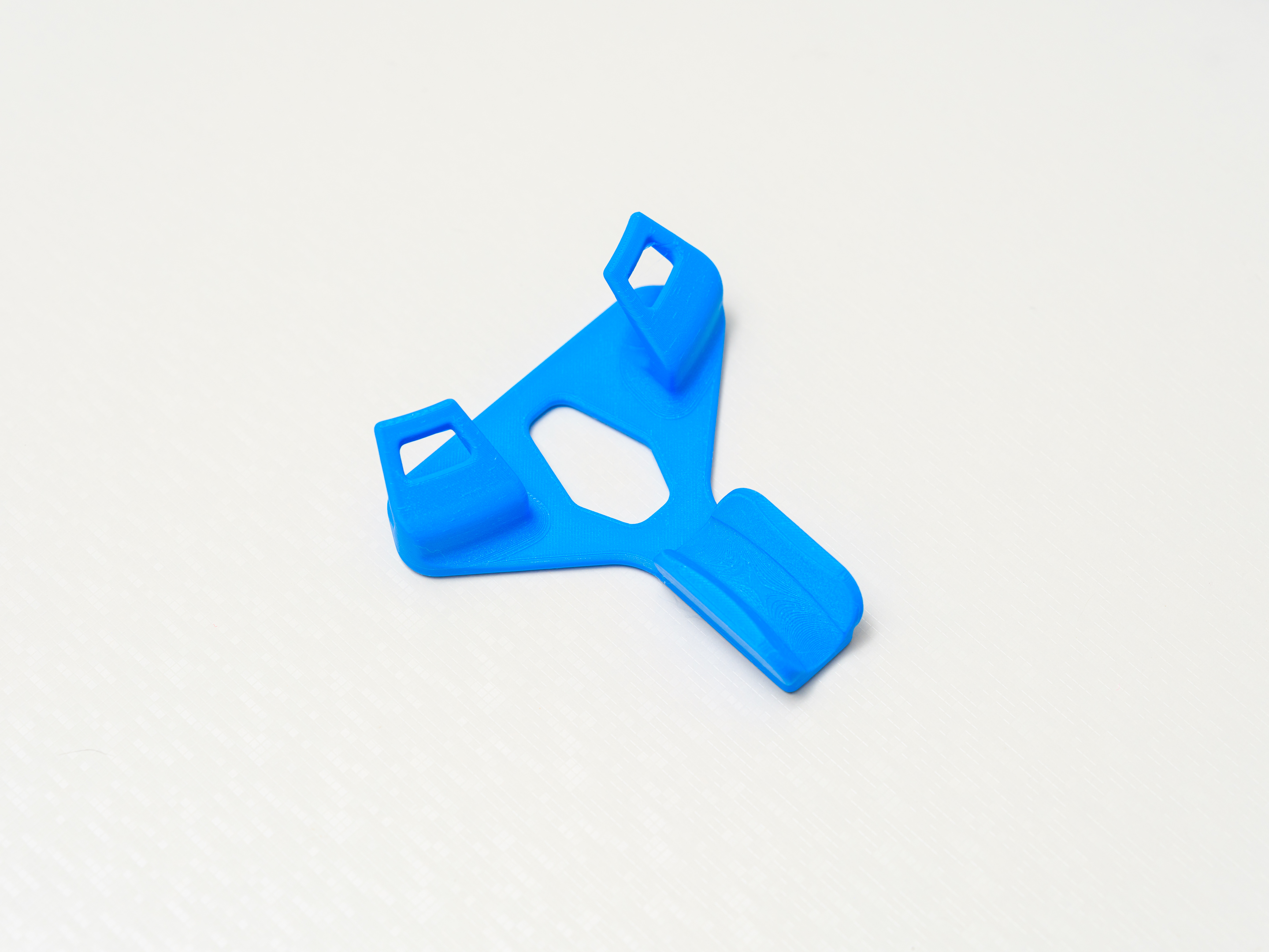 Miniatura 1 do modelo 3D 羽毛球拍磁吸挂架