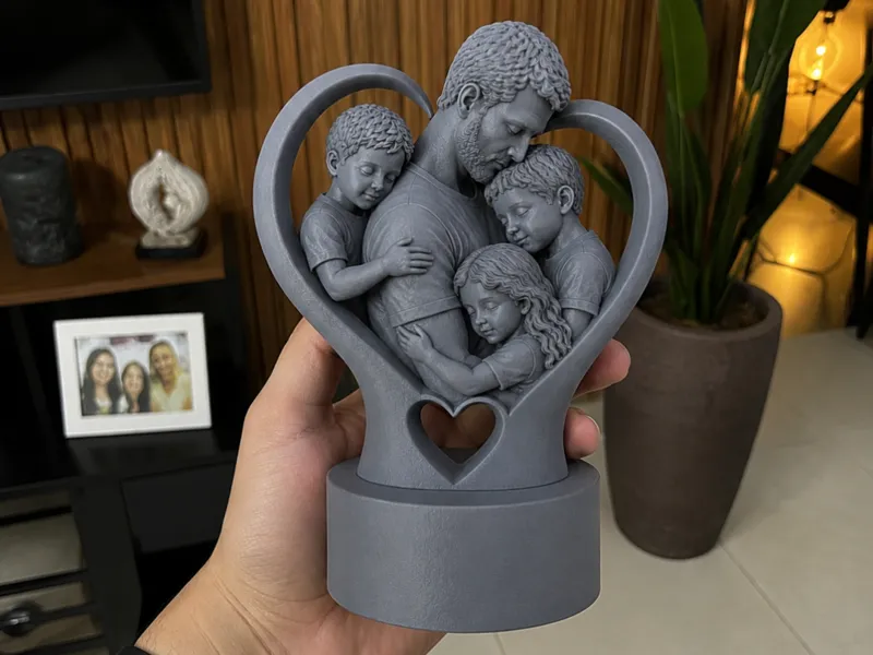 Abraço Eterno – Estátua Pai com Três Filhos