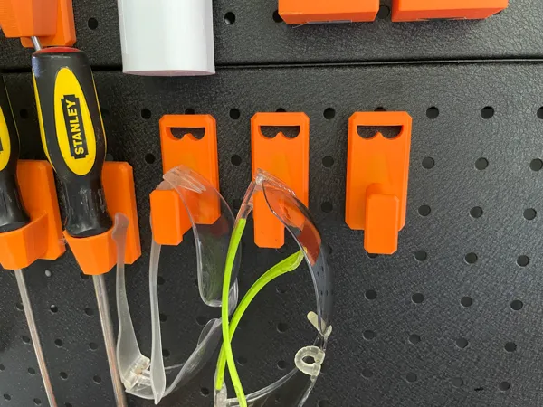 Support à lunettes pour panneau perforé Rack It