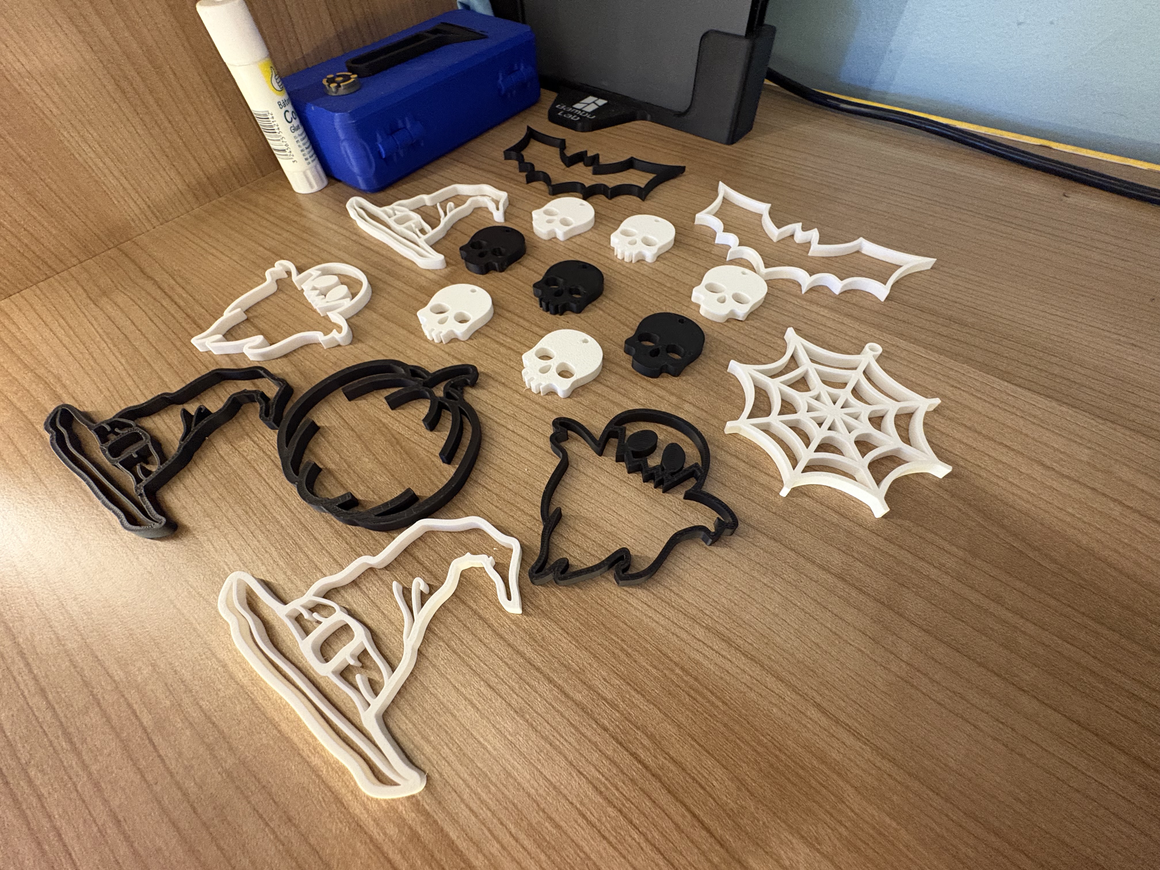 Halloween Hanging decorations - 8 Designs - 1