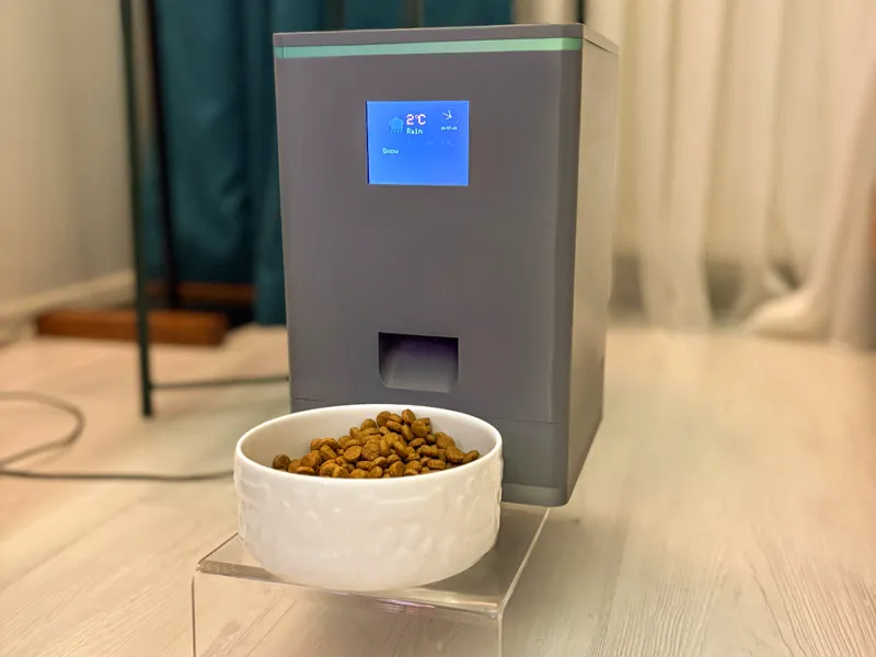 Automatic pet feeder