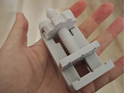Miniature Vise (C)