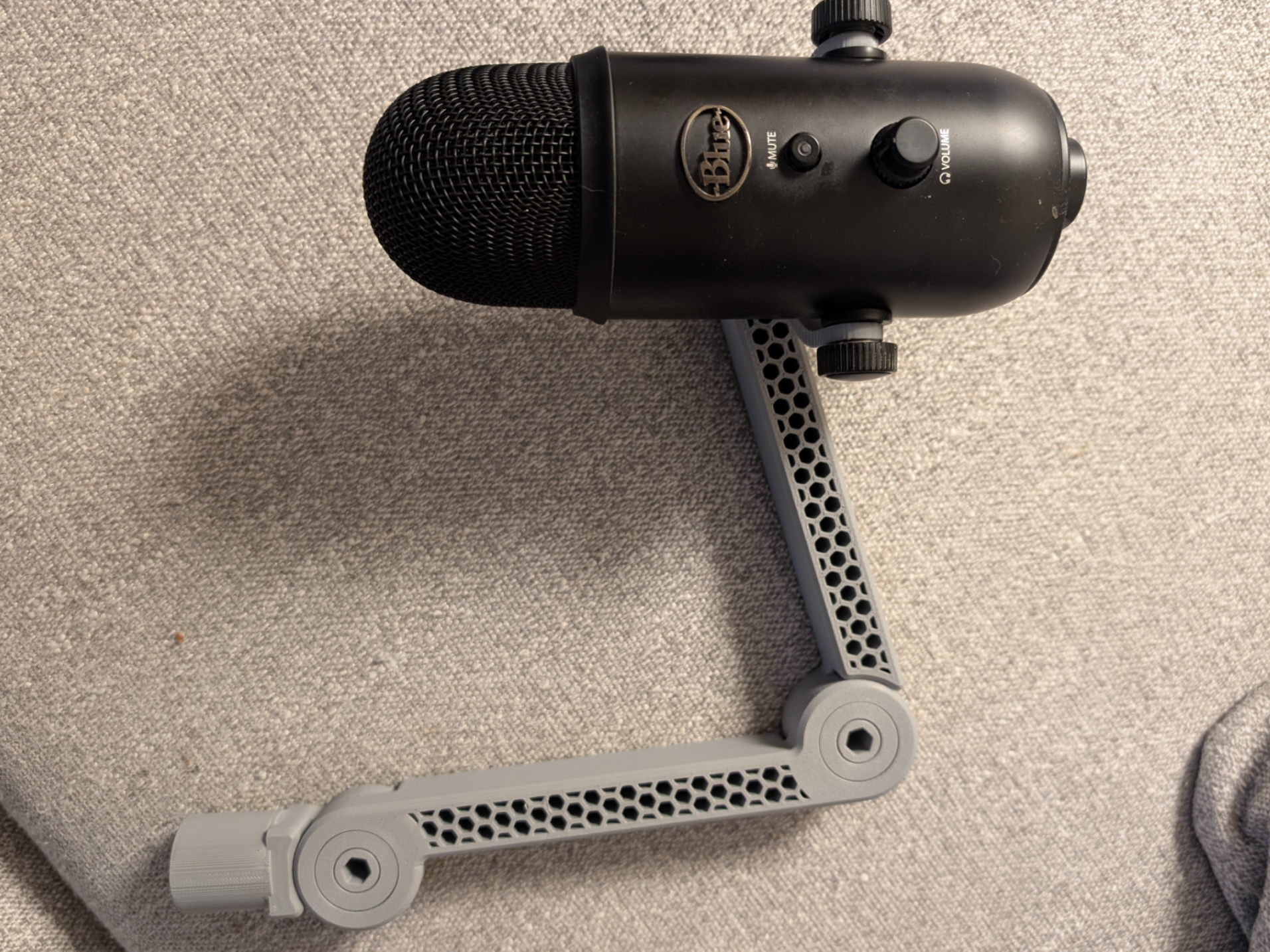 Bule Yeti Arm adapter/ VIVO Dual Monitor mount