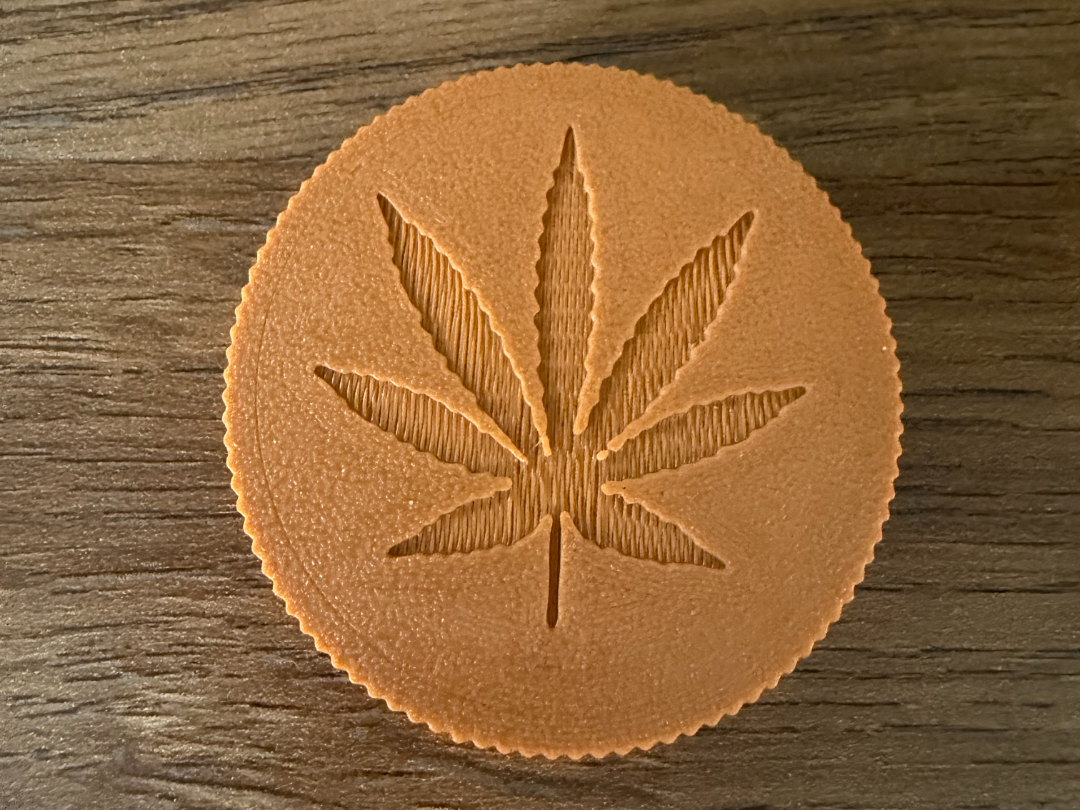 Threaded Herb Grinder with Logo – No Magnet