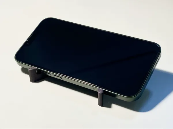Support téléphone à angle bas