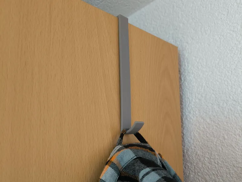 Clothes hanger for closet/door