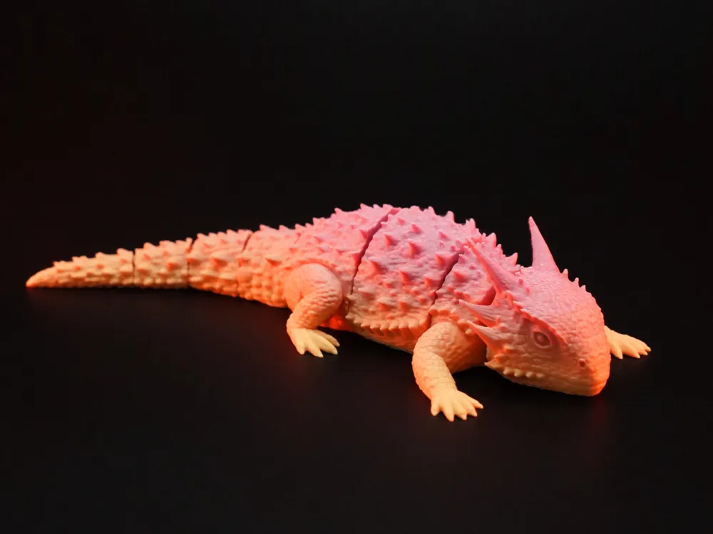 Letrero o emblema decorativo: Realistic Horned Lizard. Referencia del modelo original.