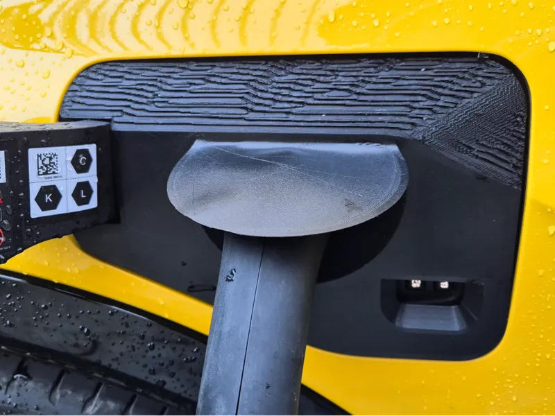 Charging port cover Version 2 for the R5