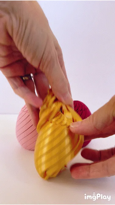 Slippery Egg Fidget view 2