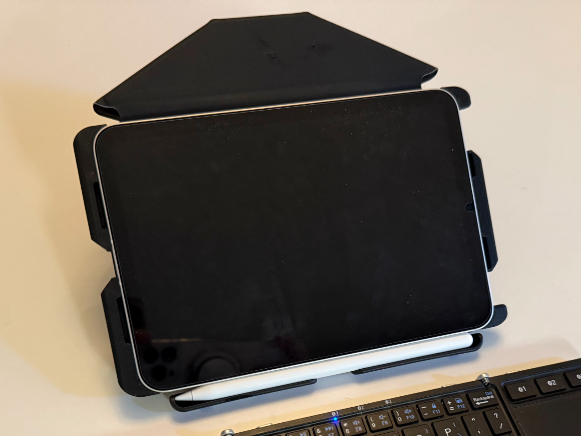 BezelBack iPad mini 7 Magnetic Winglet Thumb Grip